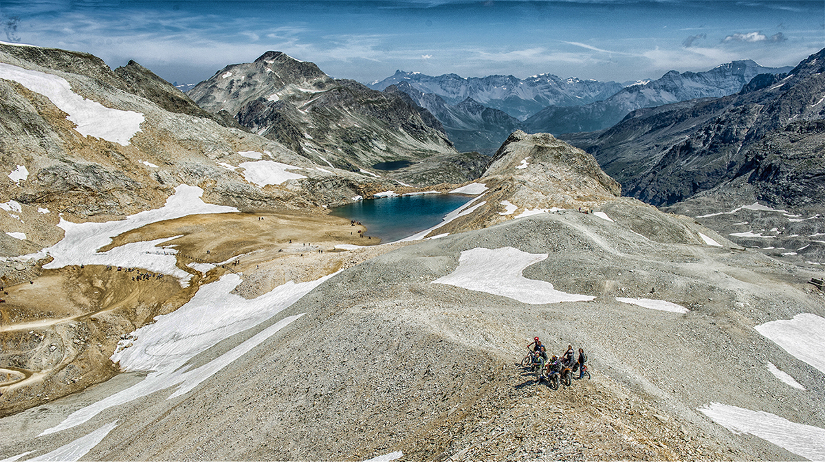 In mountain bike al Colle del Sommeiller (Foto Alpsmototours)